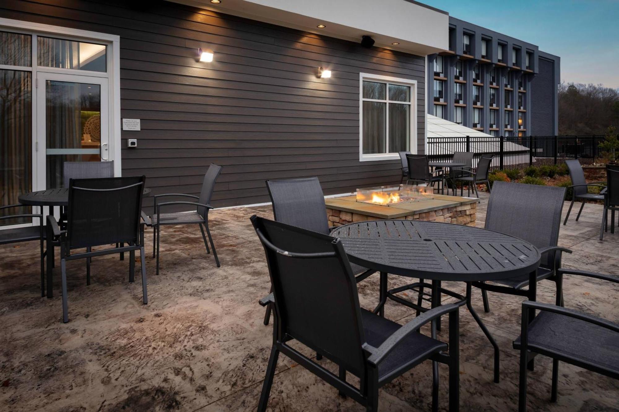 Fairfield Inn & Suites Springfield Enfield Eksteriør bilde